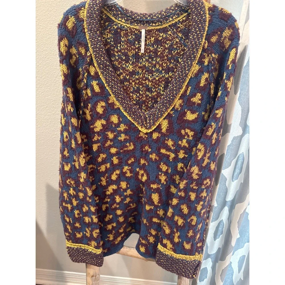 Free People Little Animal Pullover bohemian-inspired women V-neck sweater M NWT